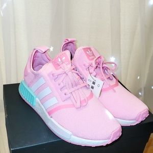 Adidas Sneakers Brand new, never worn shoes.